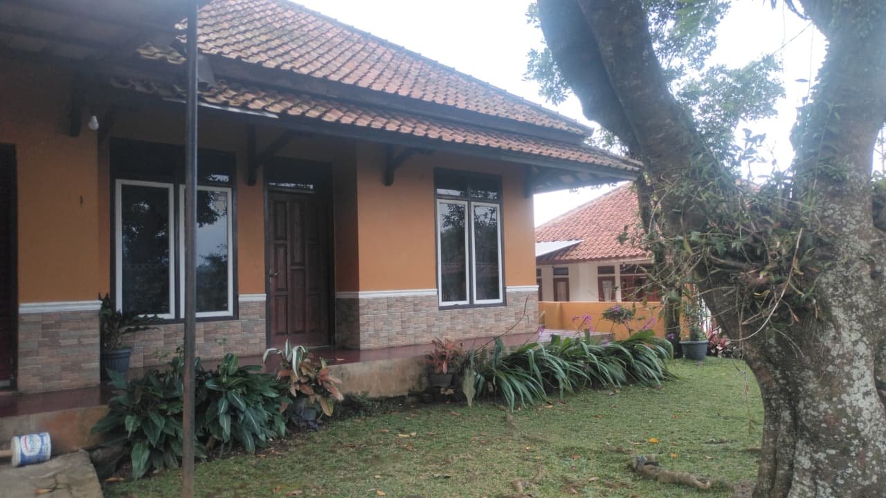Homestay Bu Awang ( RT 14 / RW 05 )